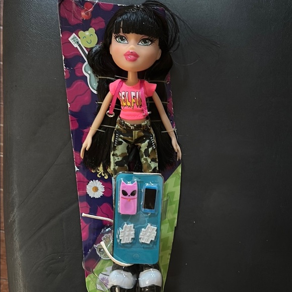 Vintage Bratz #SelfieSnaps Selfie Snaps Fashion Doll Jade 2015 new - Picture 1 of 6